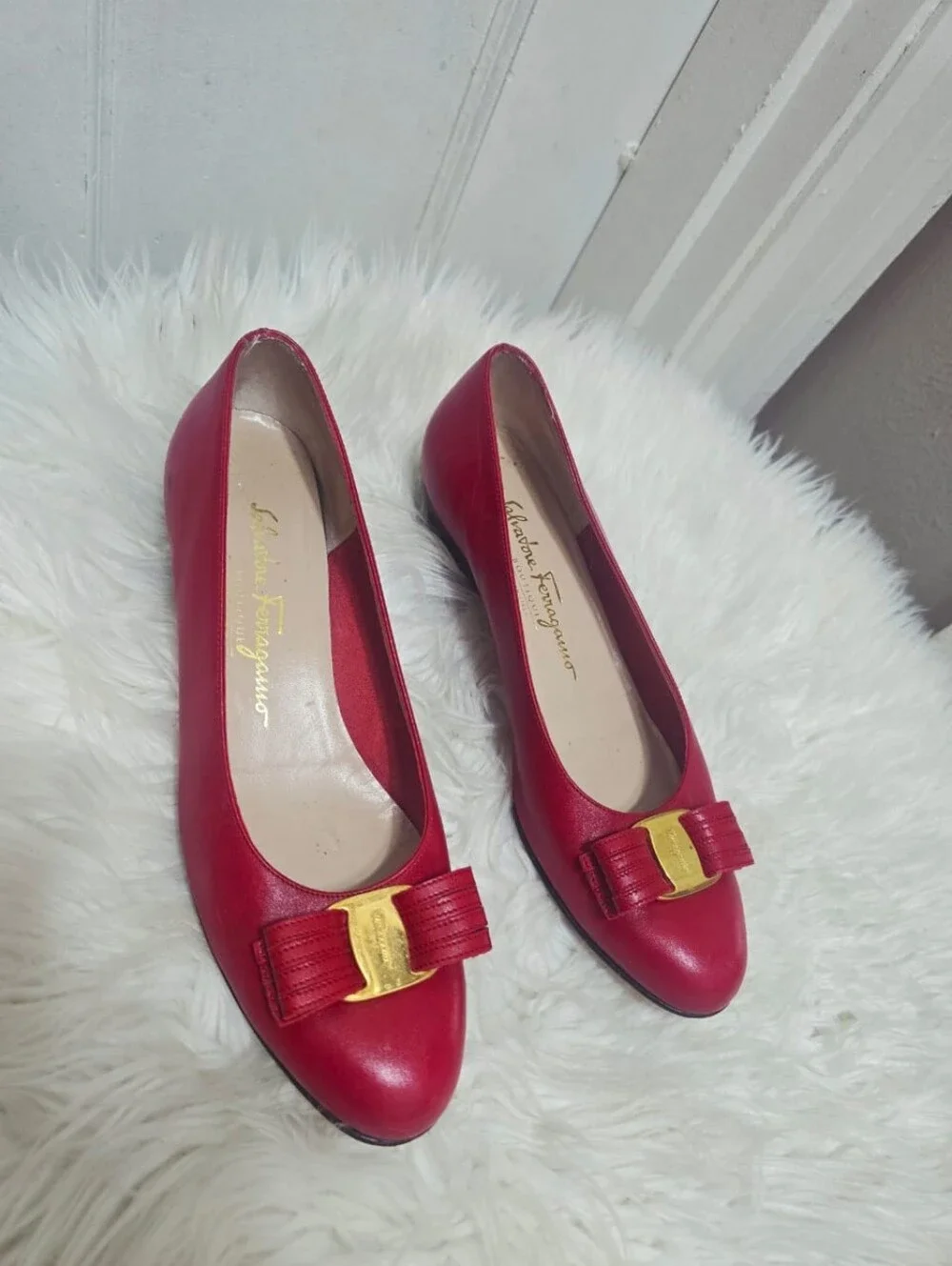 Salvatore Ferragamo Red Vara Ribbon Round-Toe Pumps Women's Size 7.5B